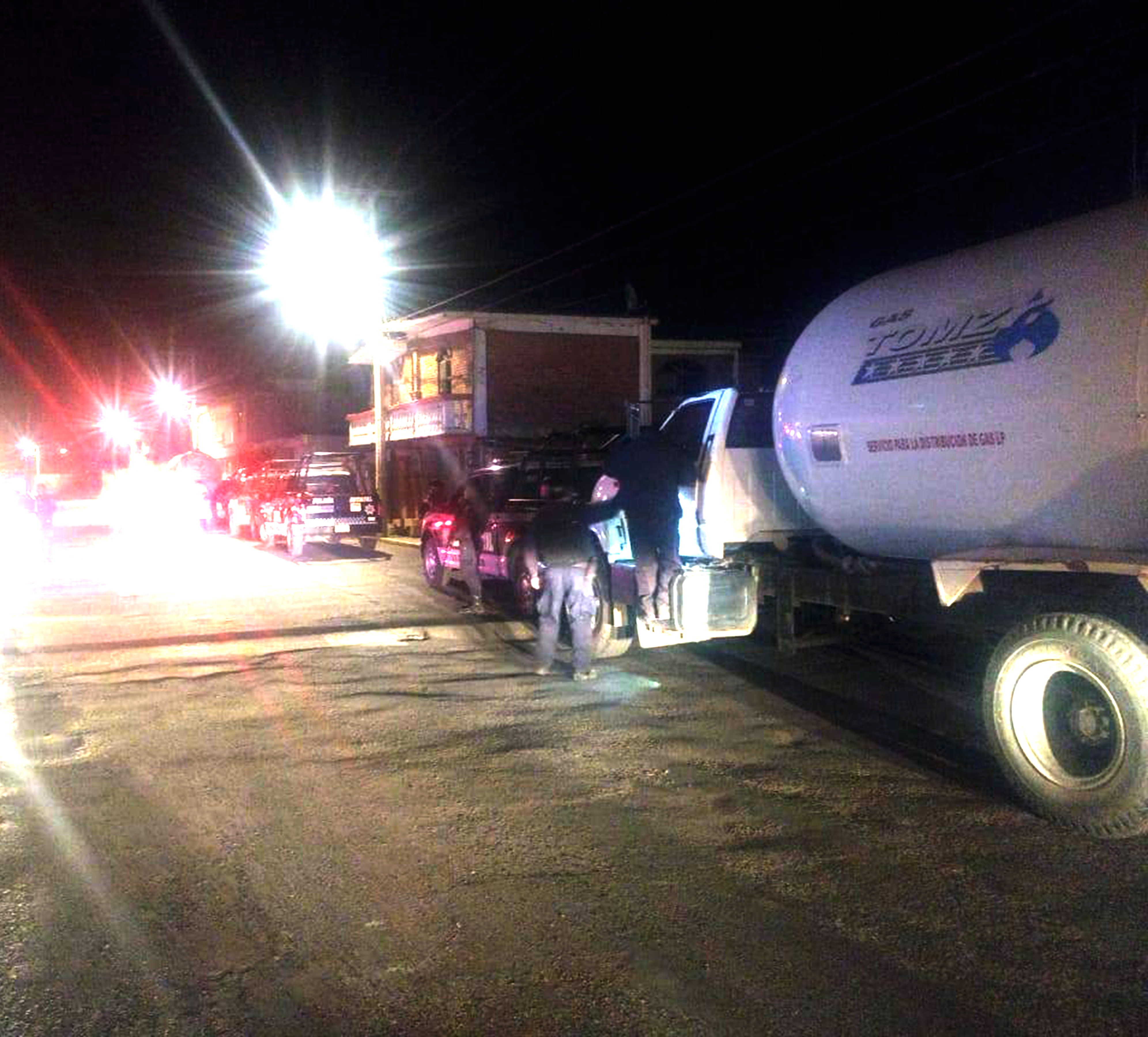 Desde Tlaxcala: Policía Estatal asegura dos pipas tipo tanque en Santa Apolonia Teacalco