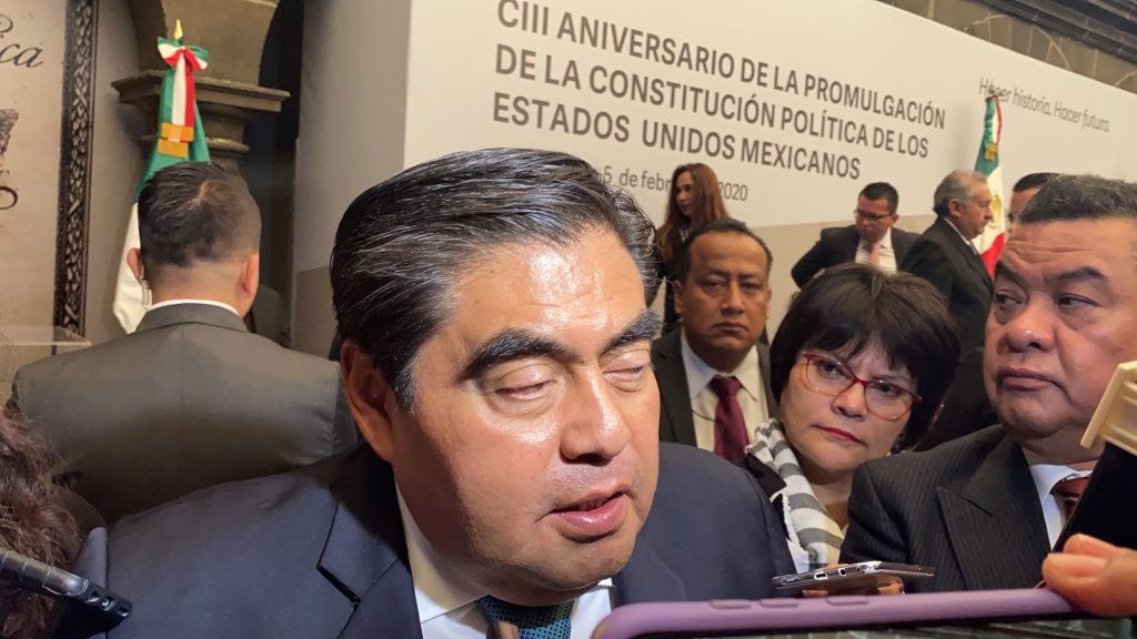 Gobernador Barbosa asegura que los transportistas han perdido amparos contra la modernización de sus unidades