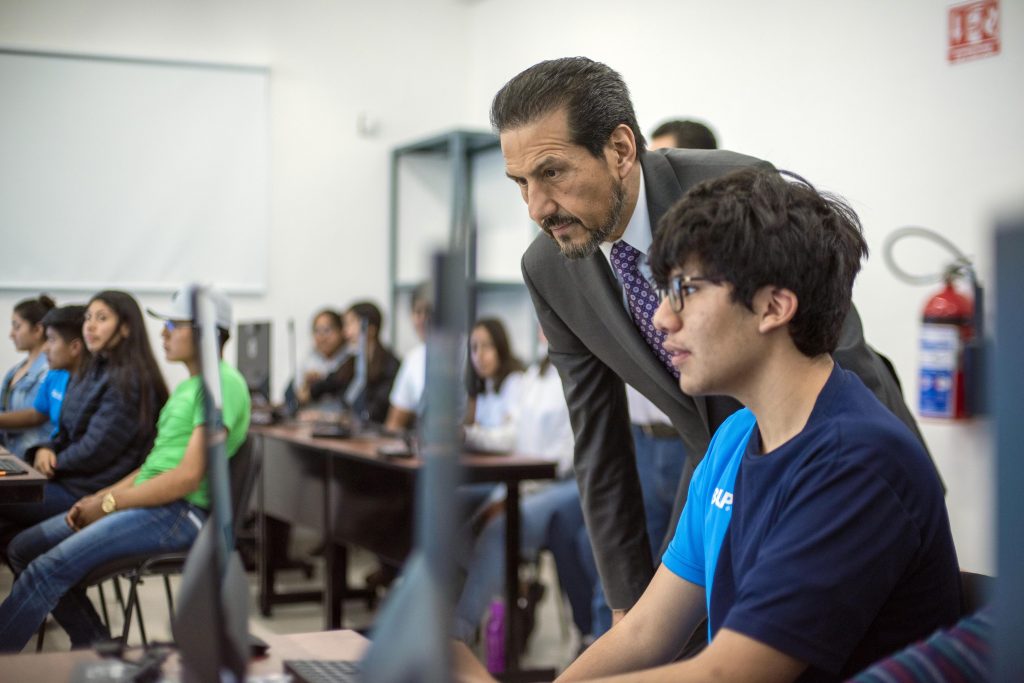 Rector Alfonso Esparza reitera respeto al paro estudiantil, subraya la demanda social de seguridad y pide liberar accesos a las instalaciones universitarias