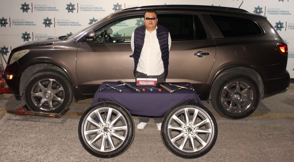 Detuvo policía municipal de Puebla a hombre vinculado en múltiples robos de autopartes