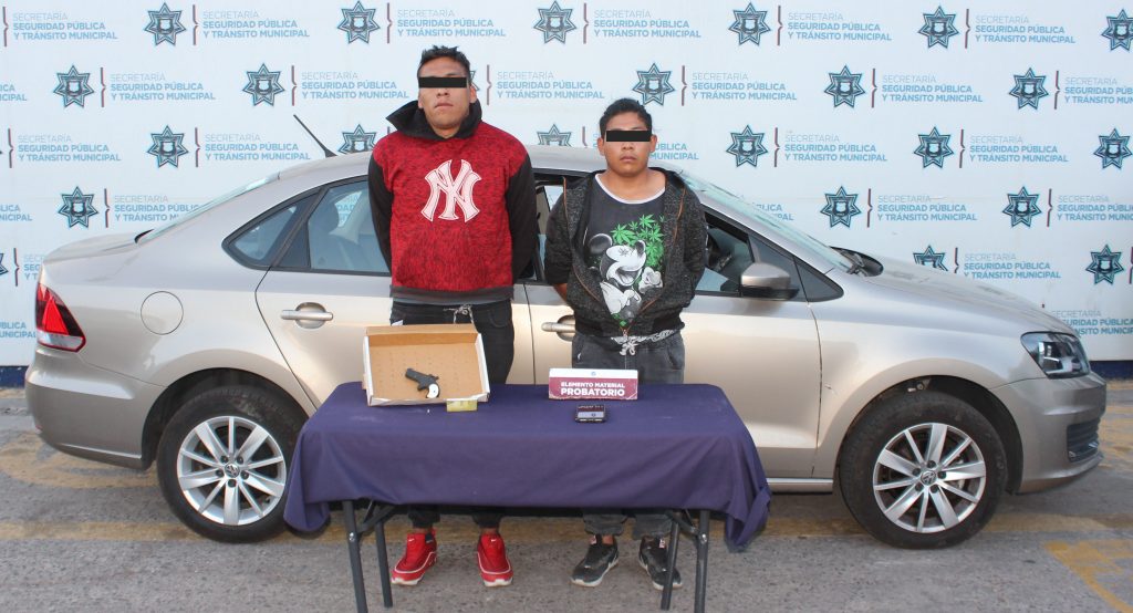 Detuvieron fuerzas municipales de Puebla a dos hombres por robo de vehículo.