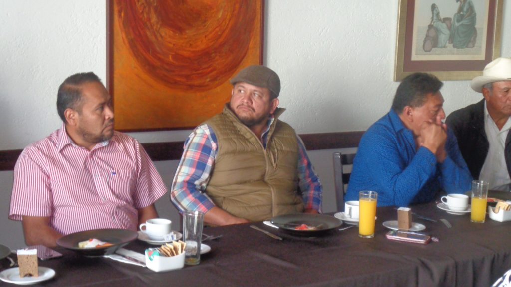 Transportistas poblanos piden trabajo en la obra Cuapiaxtla-Cuacnopalan