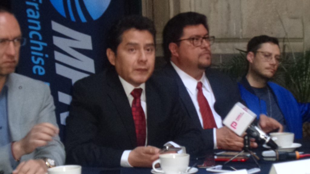El Ayuntamiento debe aclarar el tema de los bolardos, afirma empresario