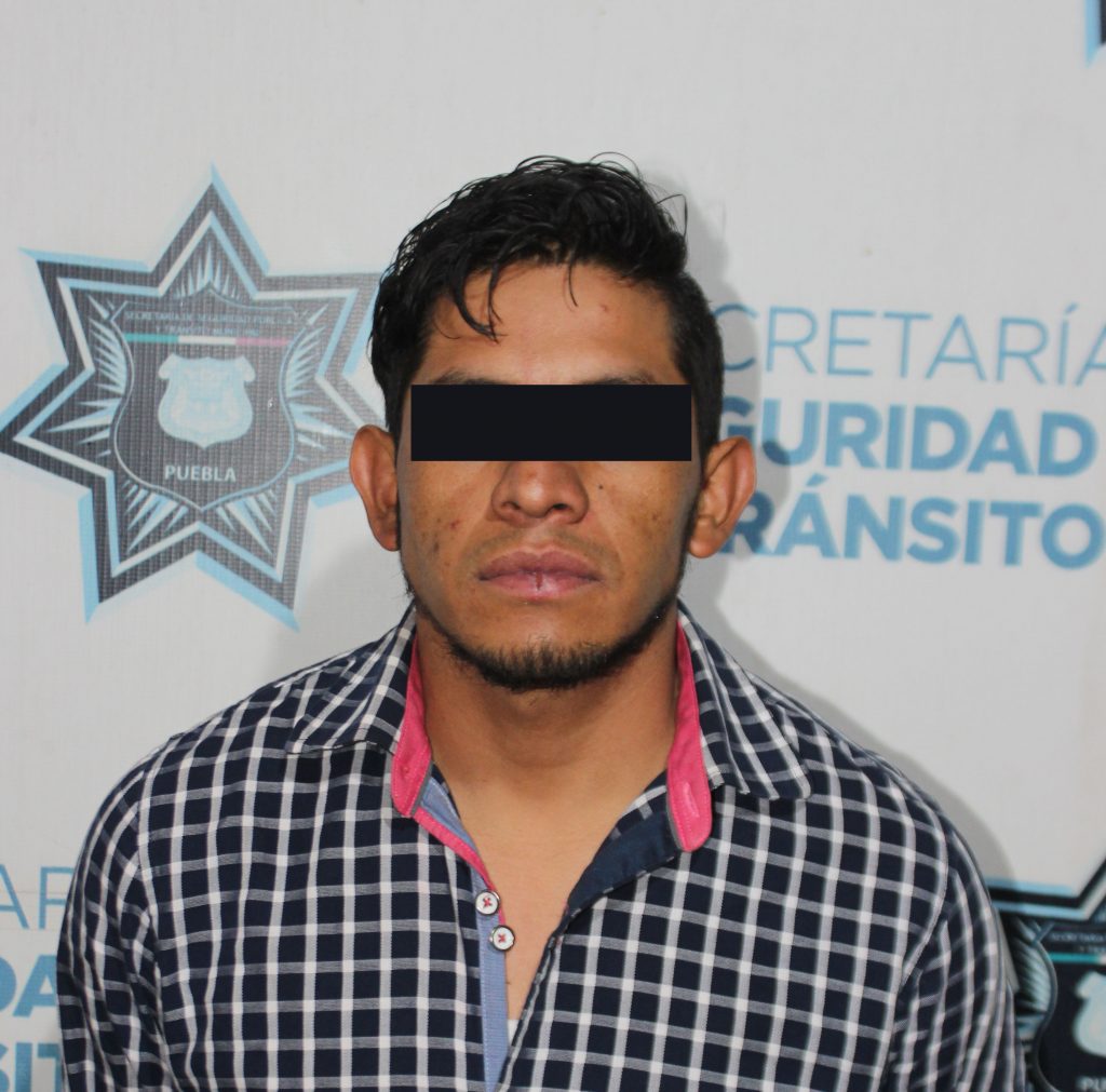 Exitosamente, aseguró Policía Municipal de Puebla más de 50 dosis de posible cristal; hay un hombre detenido