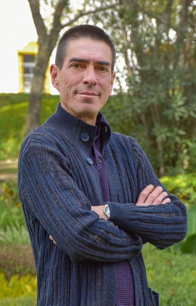 Académico UDLAP reconocido por críticos de arte chilenos