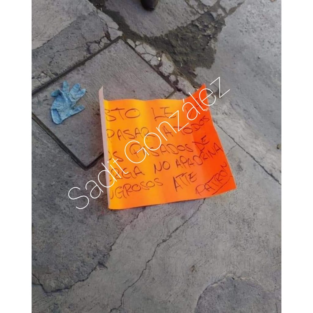 Dejan un segundo cuerpo encobijado y con narcomensaje en San Martín Texmelucan