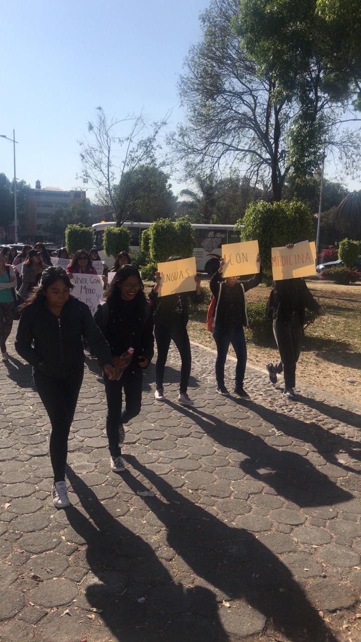 Vídeos desde Puebla: Estudiantes de la BUAP se manifiestan en demanda de justicia por el caso Xalmimululco