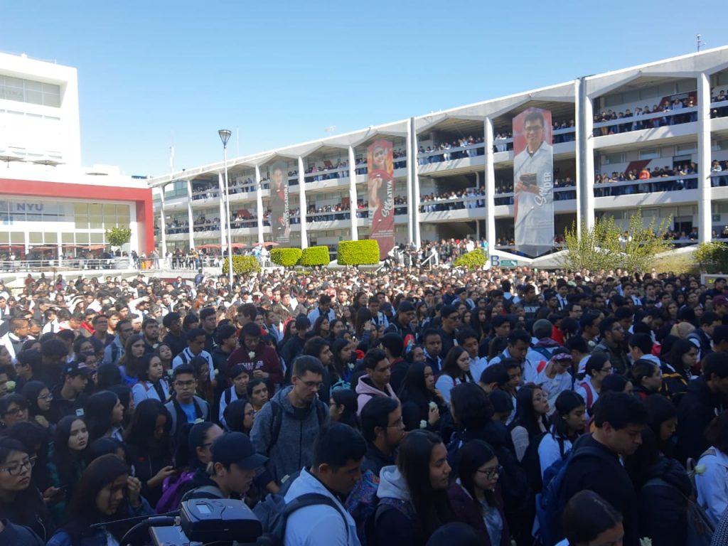 Alumnos de la UPAEP rinden homenaje a sus compañeros asesinados