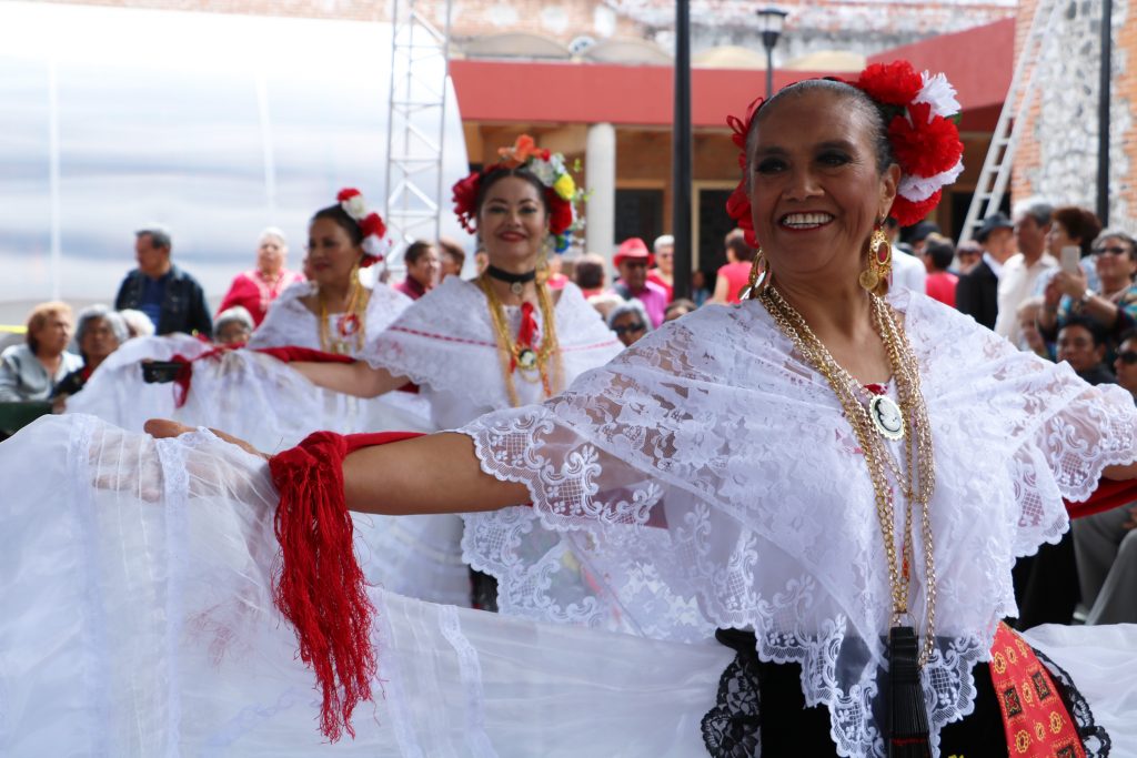 “Sin amor no hay nada” expresa pareja que asiste a “Casa del abue”