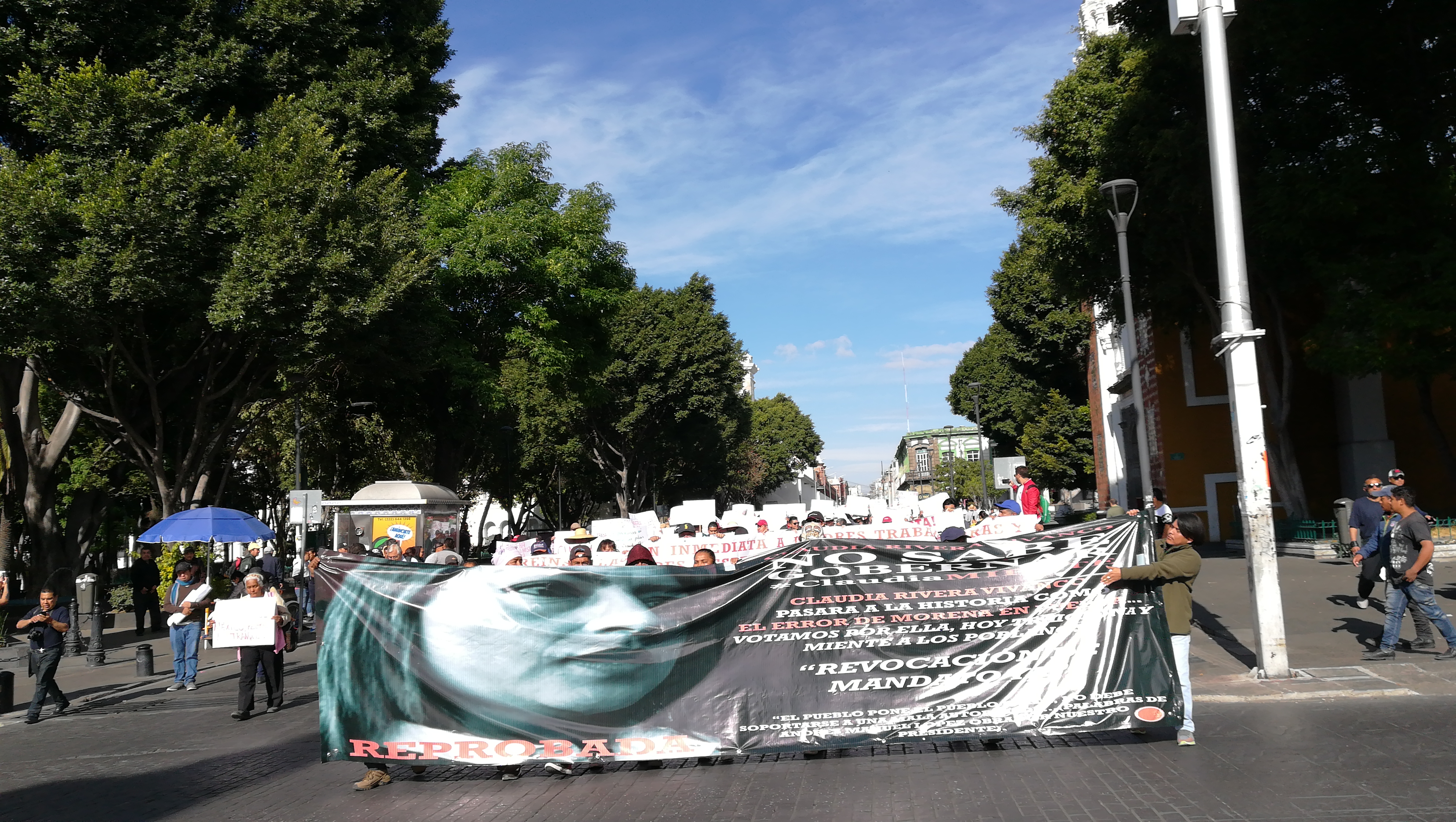 Ciudadanos realizan manifestación por inconformidad del gobierno de Claudia Rivera