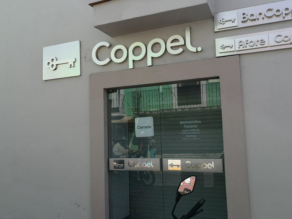 Asaltan Coppel en pleno de San Pedro Cholula