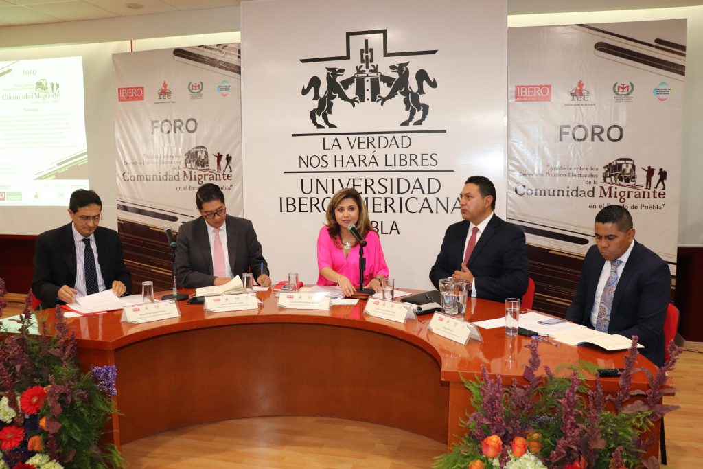 IEE realiza foro con la comunidad migrante