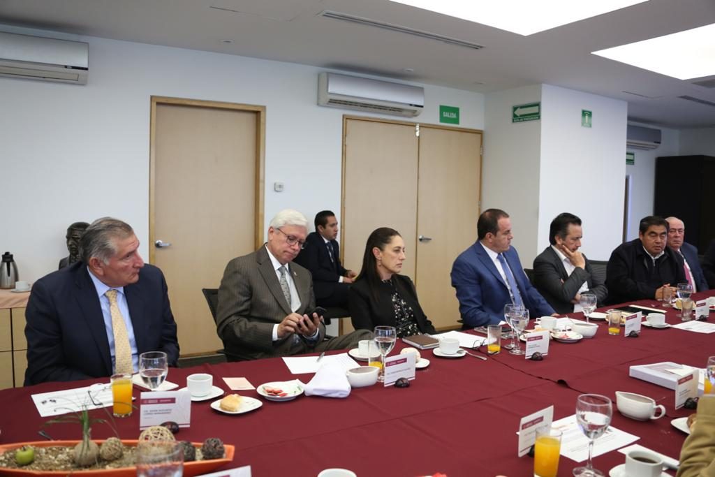 Gobernador Miguel Barbosa, en reunión de trabajo con el secretario de Seguridad y Protección Ciudadana, Alfonso Durazo