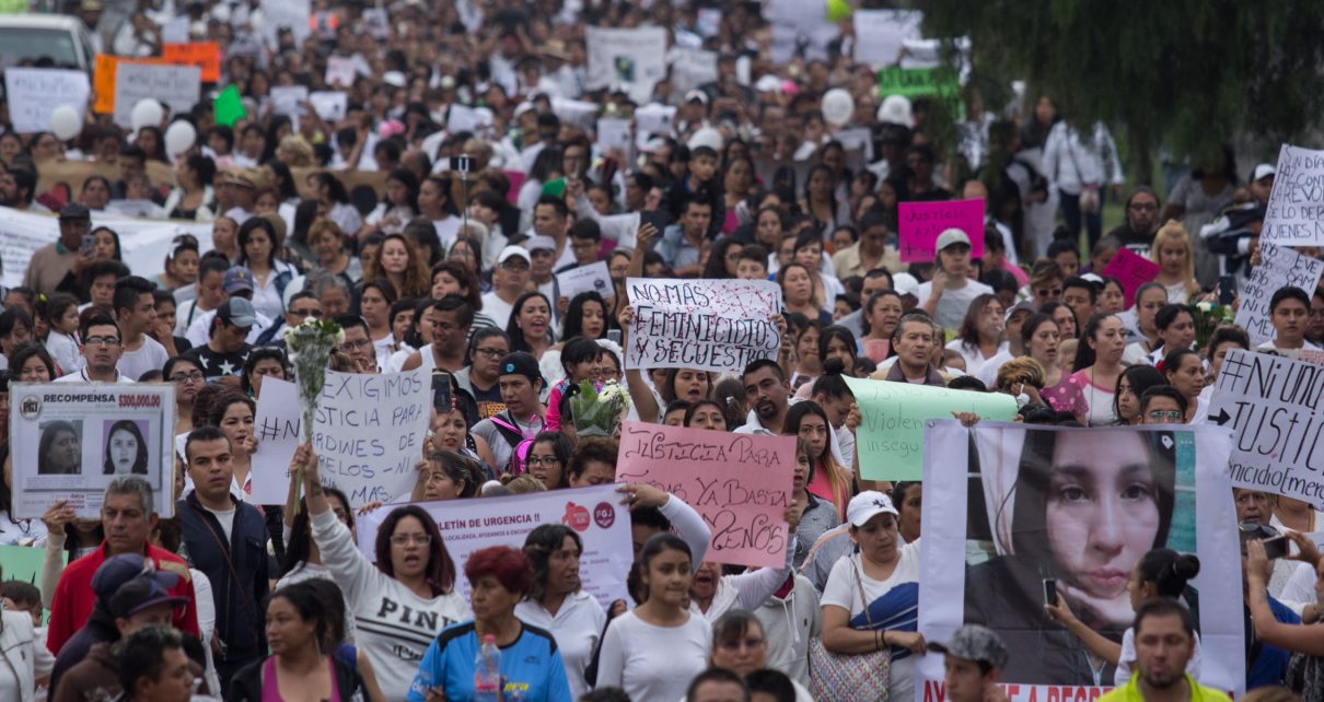 Familiares de víctimas de feminicidio marchan en Toluca
