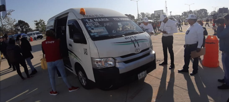 Transportistas acuden a la revista vehicular ante la Secretaria de Movilidad