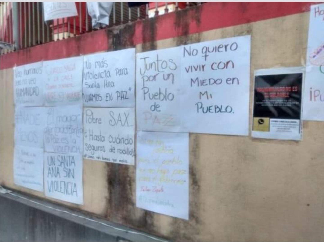 Con cartulinas piden paz y seguridad en Santa Ana Xalmimilulco