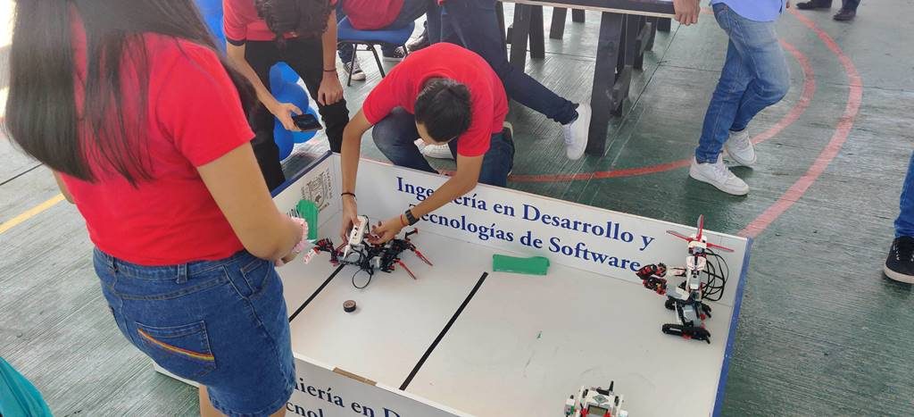 Universitarios Comparten Experiencias Formativas con Alumnos del Nivel Medio Superior.