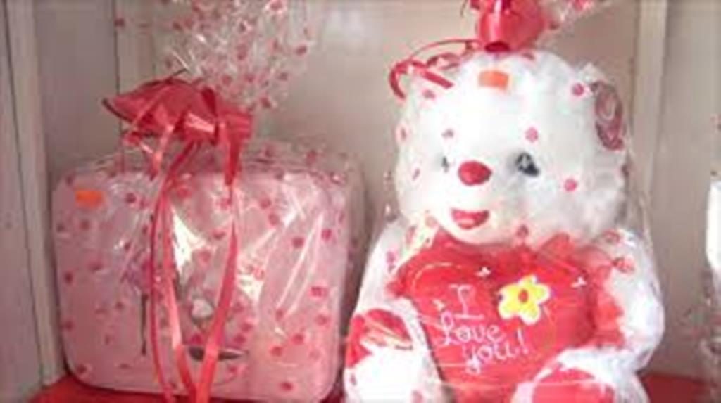 Establecimientos Formales se Preparan para el Día de San Valentín pese a Recesión Económica.