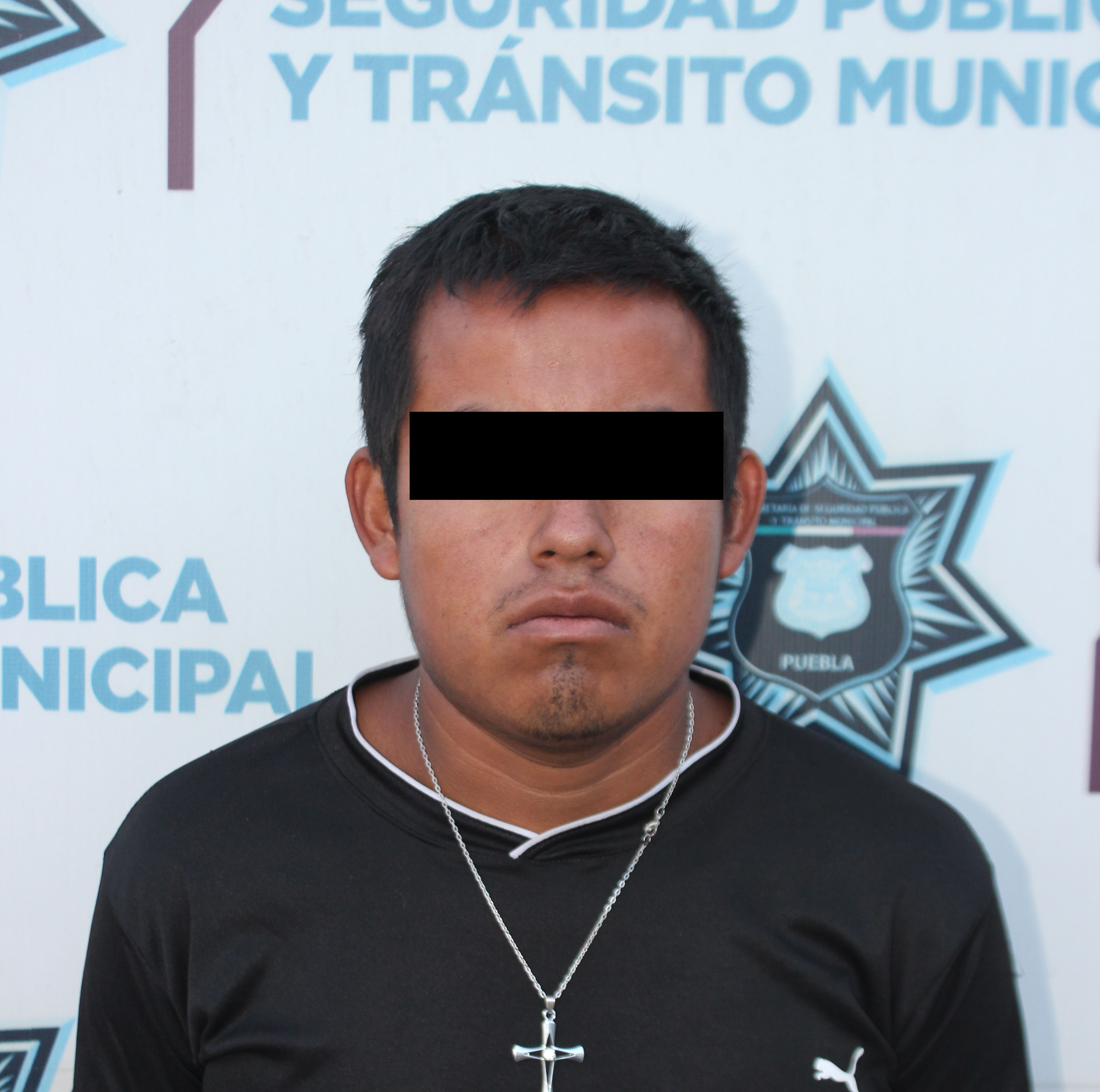 Detuvo policía municipal de Puebla a hombre por violación en agravio de una menor de 13 años de edad.