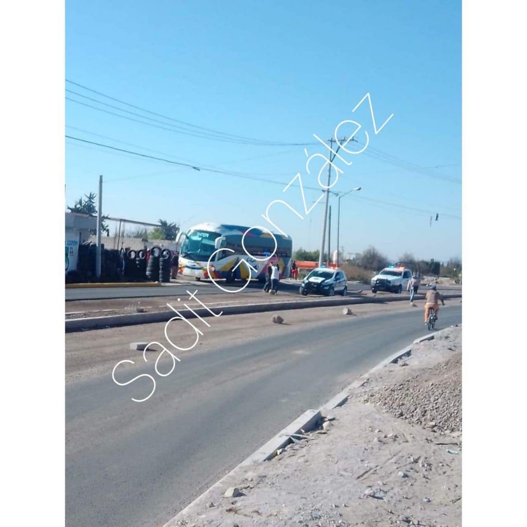 Sujetos armados asaltan autobús Vía en Acajete.