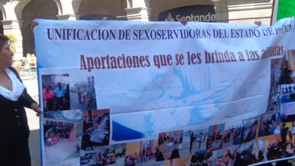 Sexoservidoras denuncian abusos y extorsiones de policías y autoridades