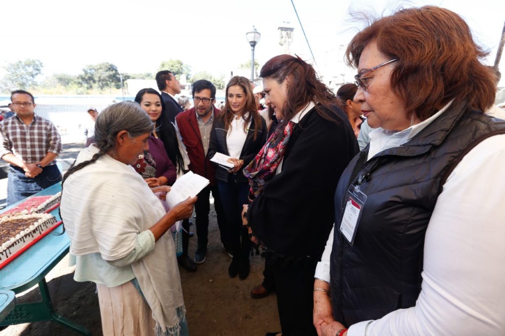 Agradece Doña Esther a SEDIF por atender necesidades de pueblos indígenas