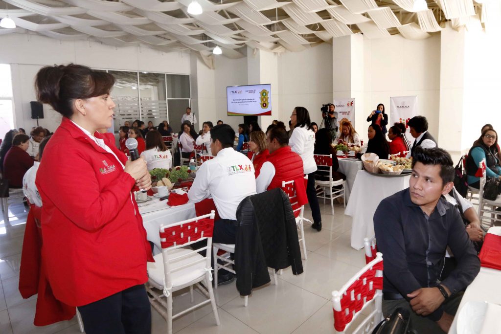 Encabeza Sandra Chávez reunión con DIF municipales para evaluar programas de apoyo a familias vulnerables.