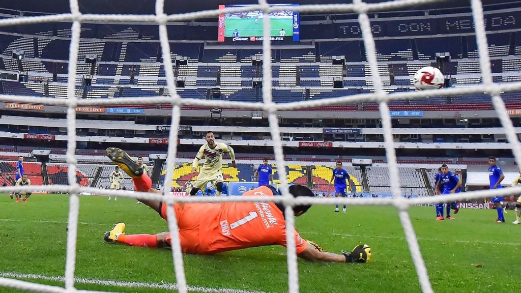 Cruz Azul recupera el liderato evitando una ‘cruzazuleada” ante América
