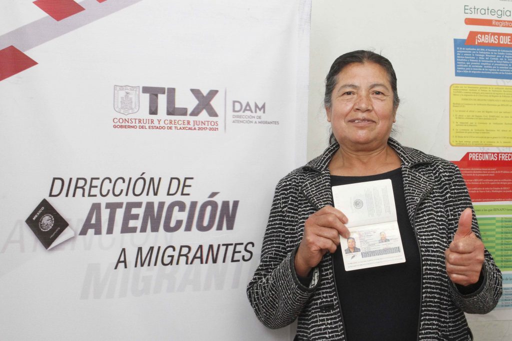 Brinda DAM acompañamiento a 40 adultos mayores para tramitar visa americana.