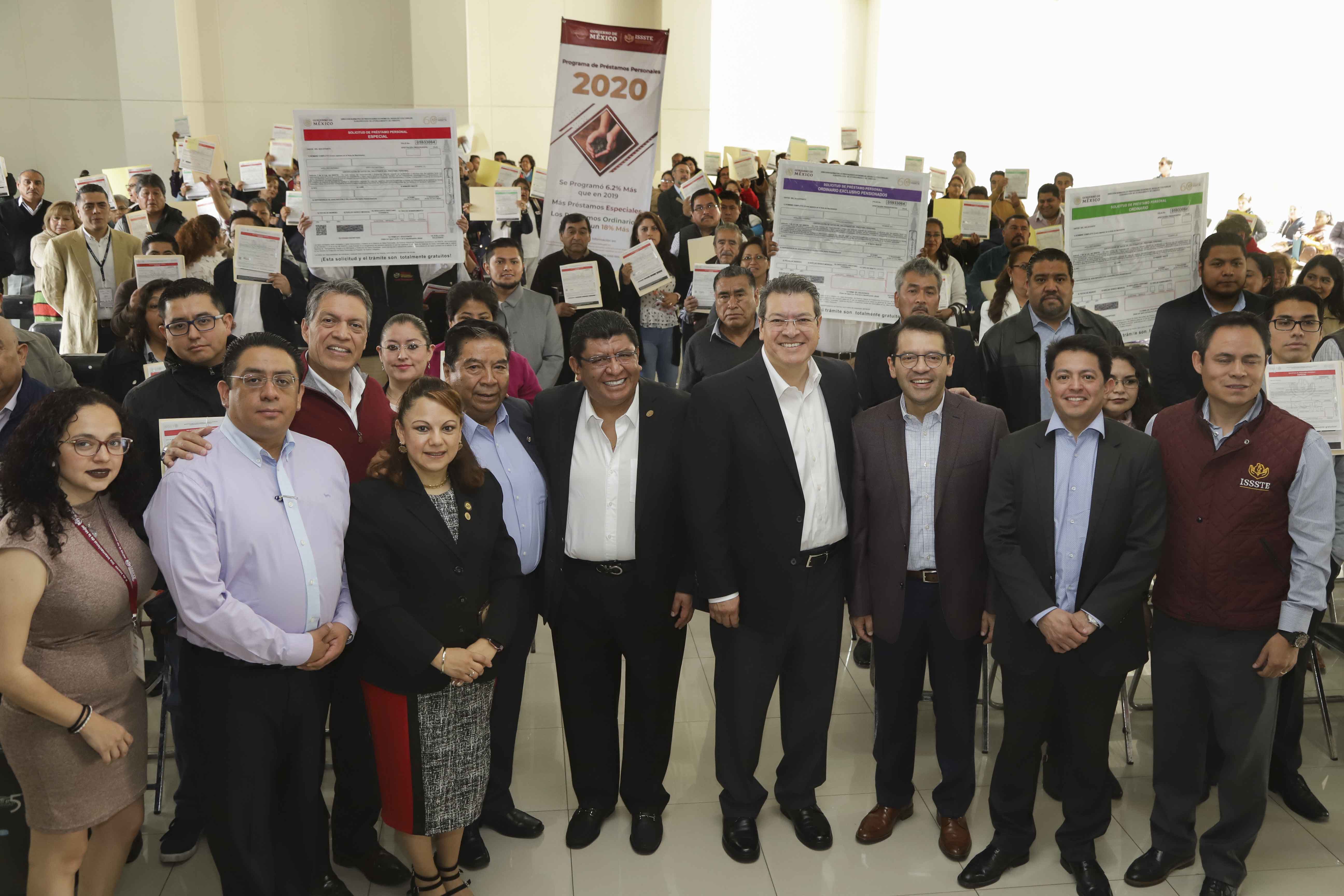 Desde Tlaxcala: Marco Mena encabeza entrega de apoyos del programa préstamos personales 2020 del ISSSTE.