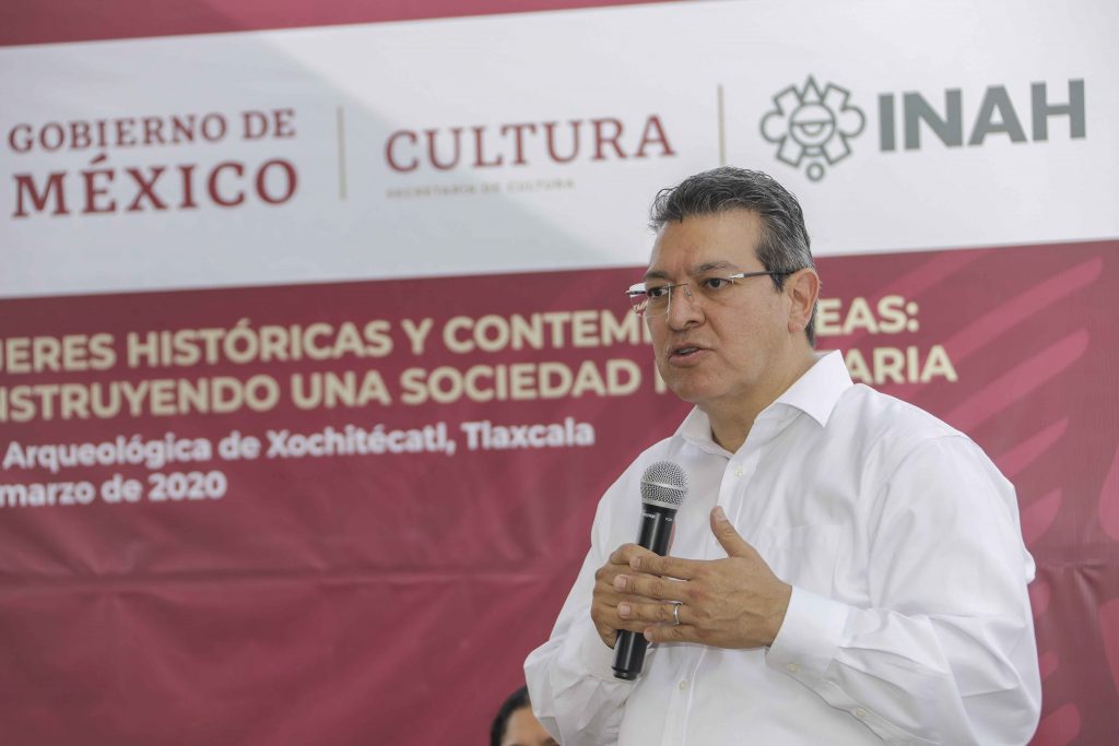 Marco Mena, Olga Sánchez y Alejandra Frausto recorren zona arqueológica de Xochitécatl; se rehabilitará