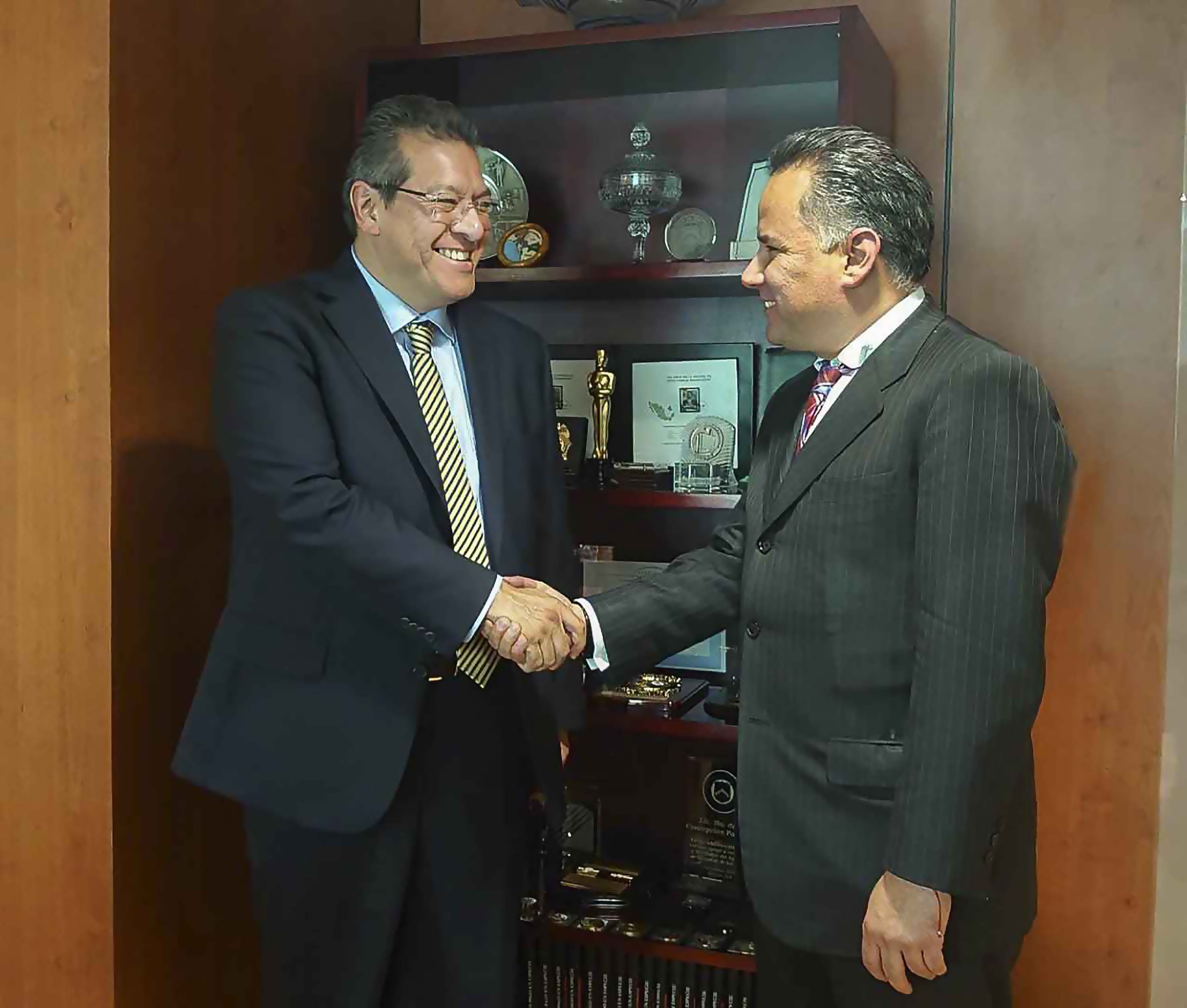 Marco Mena y Santiago Nieto acuerdan crear unidad de inteligencia financiera en Tlaxcala.