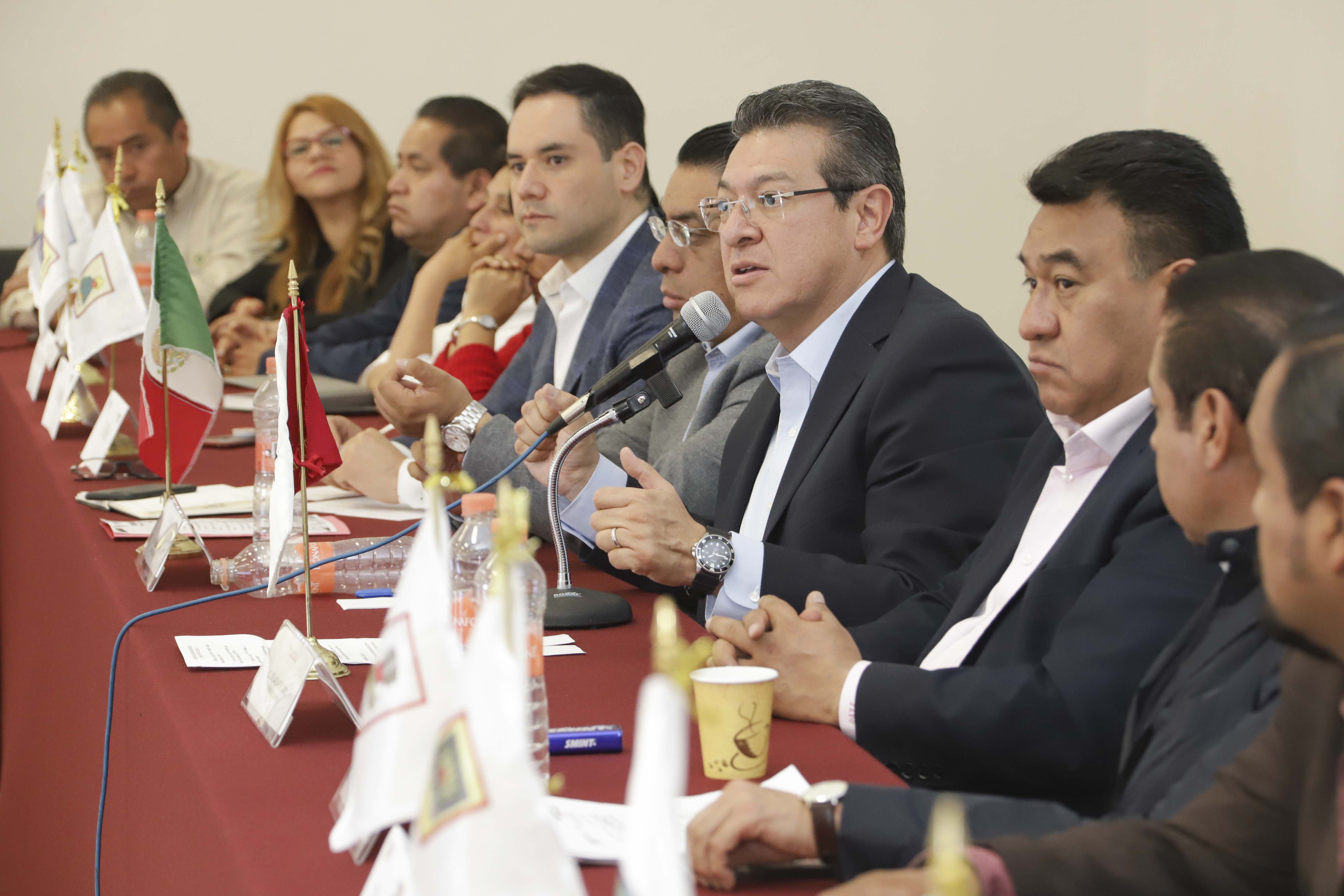Marco Mena establece mesa estatal de coordinación con municipios por COVIT-19.