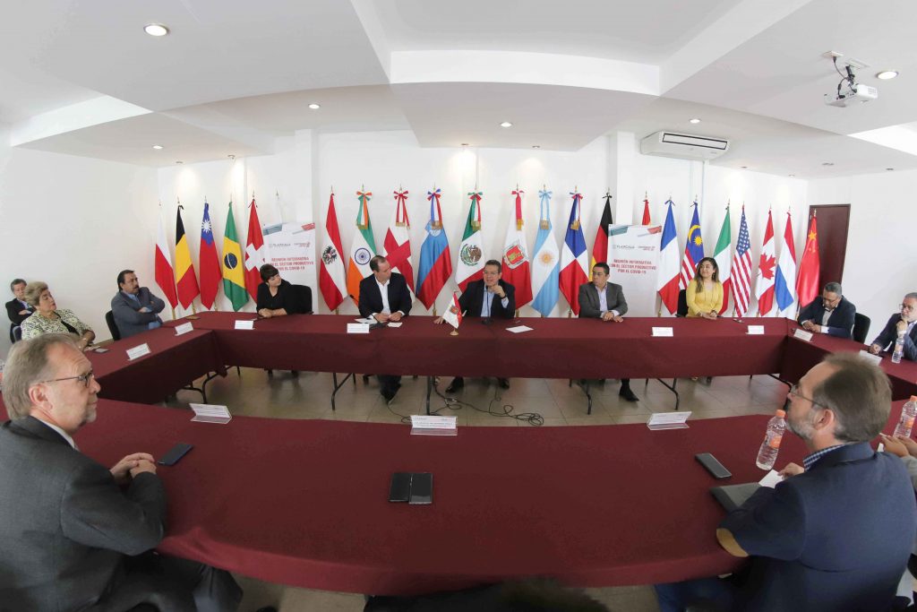 Marco Mena establece mesa de coordinación con empresarios por COVID-19.