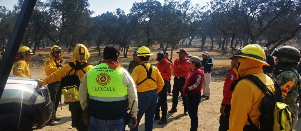 Desde Tlaxcala: Activa CEPC sistema de comando de incidentes para combatir incendio forestal en Terrenate y Lázaro Cárdenas.