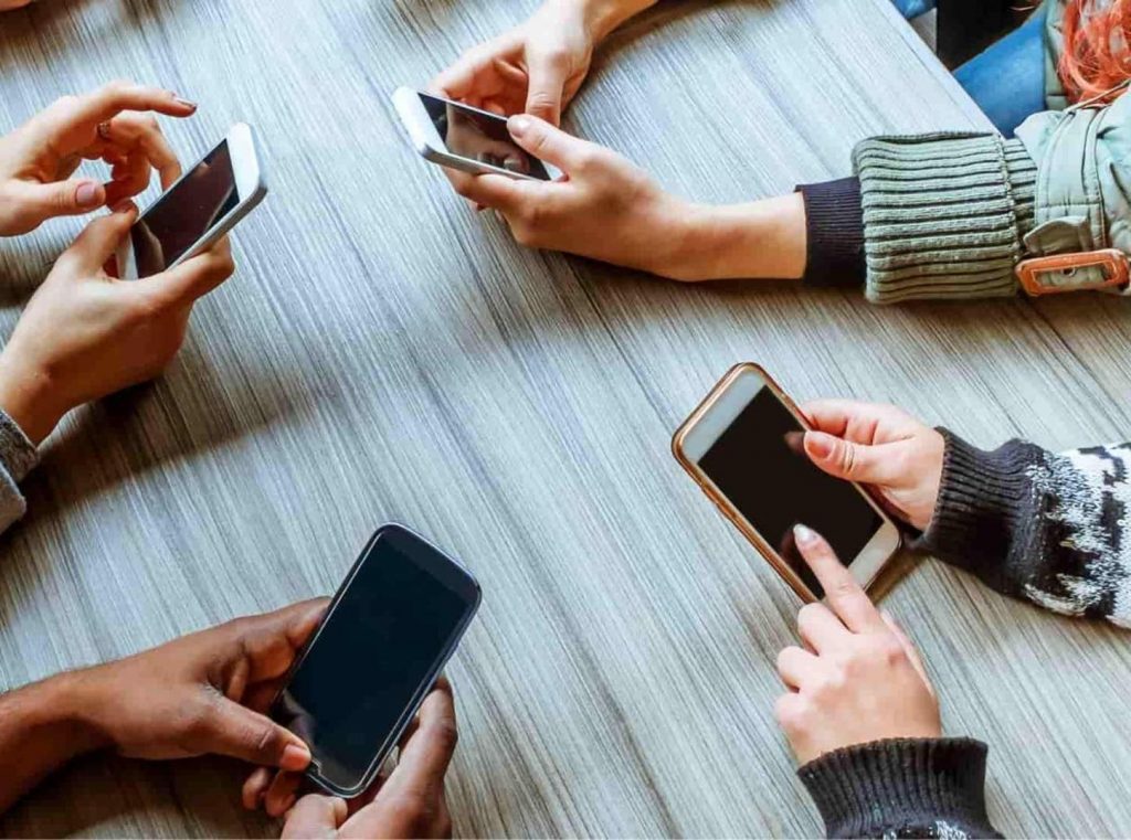 Crónicas protagonizadas por adictos al celular