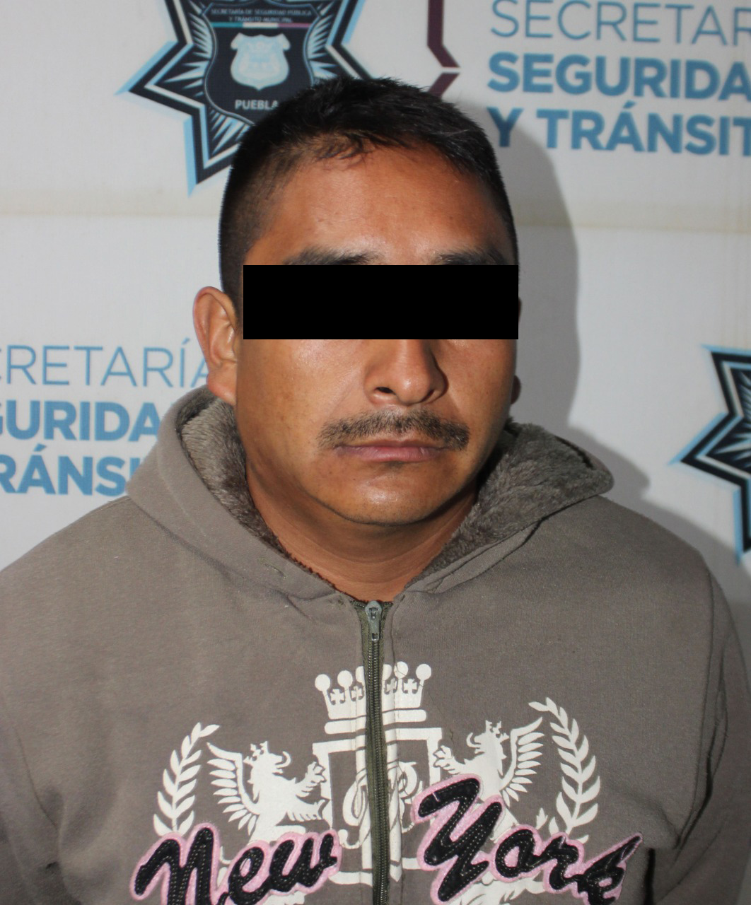 Recuperó policía municipal de Puebla camión cargado de mercancía: cuatro personas detenidas.