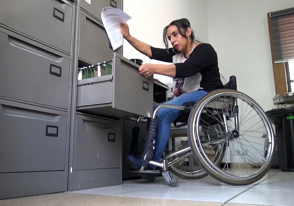 Ara, una trabajadora de la Secretaría de Bienestar que vive con discapacidad, es un ejemplo de persistencia