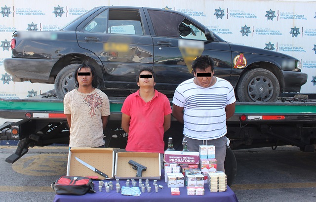 Mediante persecución policial, detuvo SSC de Puebla a tres probables asaltantes de tienda OXXO