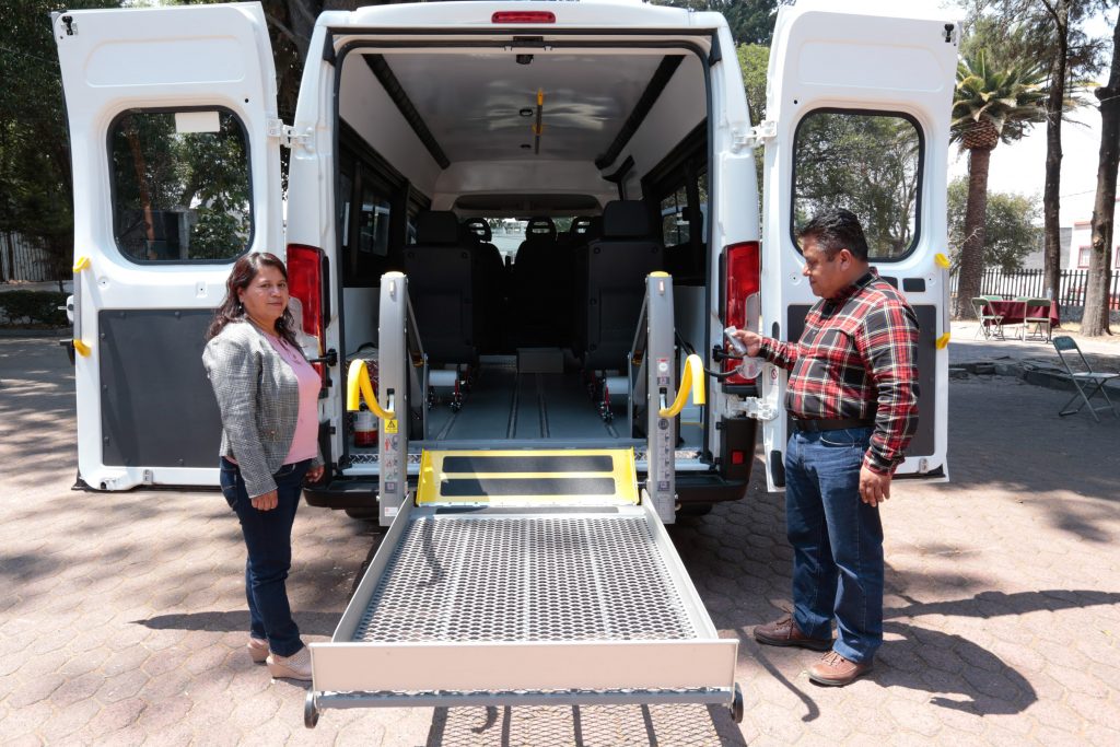Mejora SEDIF traslado de personas con discapacidad de Xochitlán de Vicente Suárez