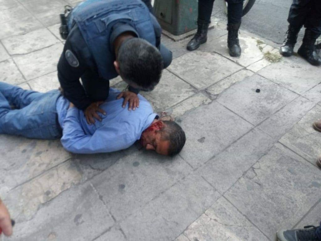 Mujeres detienen a presunto ladrón