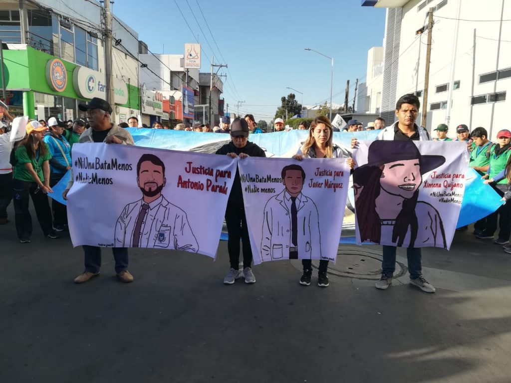 Vídeos desde Puebla: Se preparan estudiantes de Medicina para la marcha por la seguridad