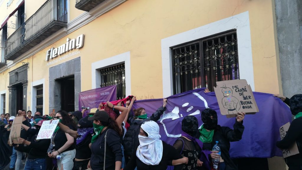 Vídeos desde Puebla: Poblanas lanzan consignas contra la violencia de género en la marcha