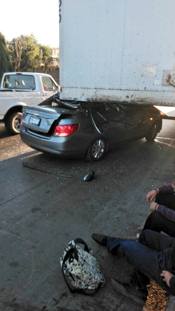 Mujer sobrevive a aparatoso accidente en el Parque 2000