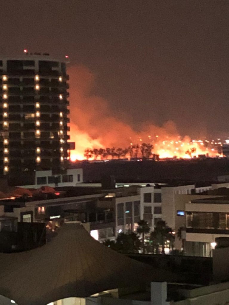 En estos momentos se registra fuerte incendio en la lateral de la Vía Atlixcáyotl