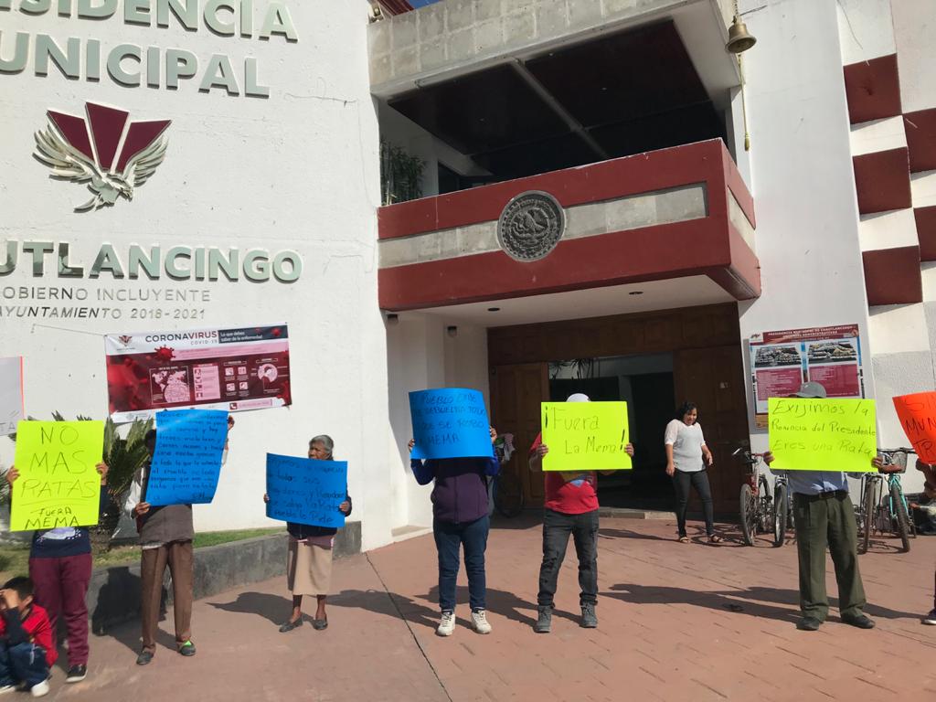 Pueblo de Almecatla logra separación del alcalde auxiliar