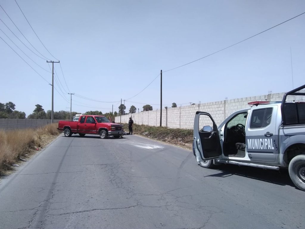 Se roba una camioneta y en su huida choca contra patrulla municipal