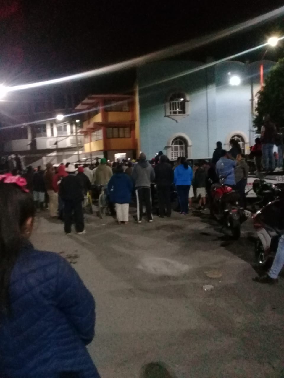 Pobladores de San Felipe Teotlalcingo toman la presidencia municipal