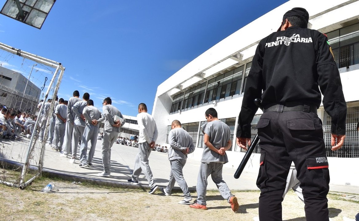 Trasladan a 30 internos a distintos penales en Morelos