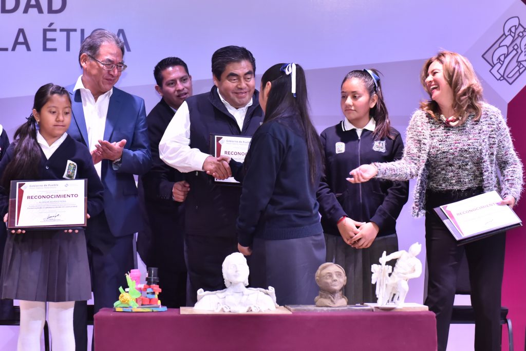 Convoca el gobernador Barbosa a recuperar la paz en Puebla